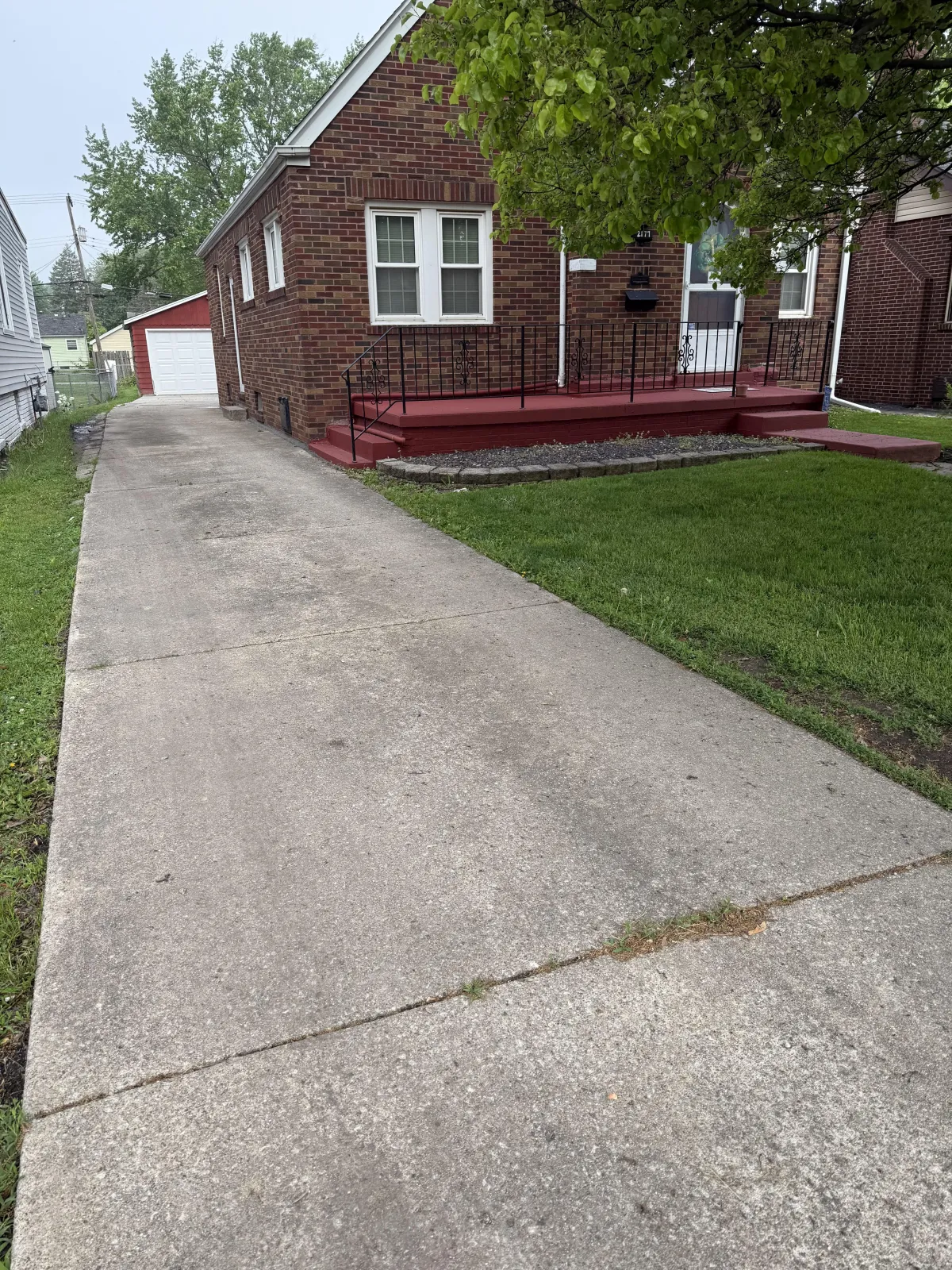 Driveway cleaning before and after in Springfield IL