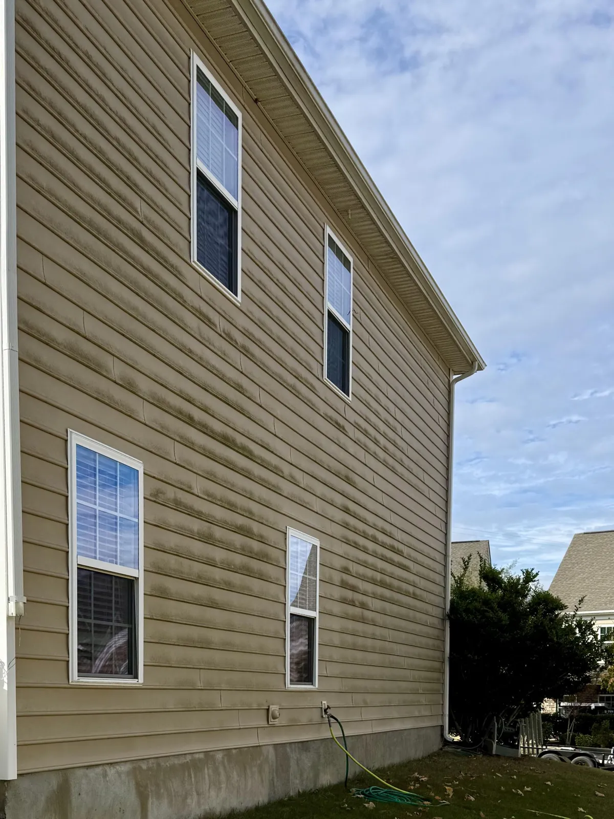 Dirty siding and stained concrete in the Decatur area