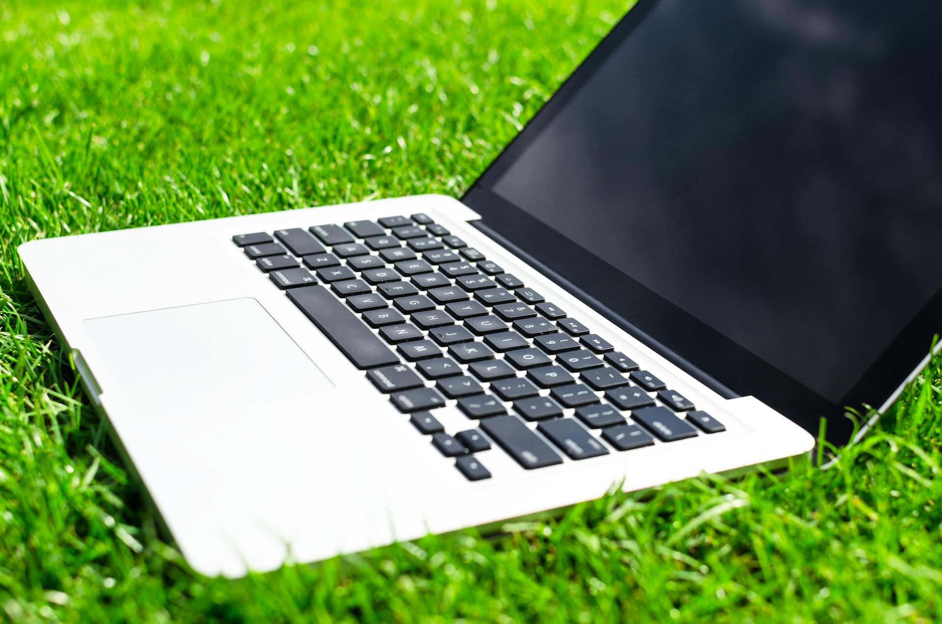E-Waste Disposal Tips for End-of-School Cleanouts