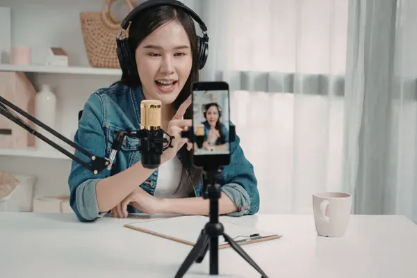 Why Text Posts Are Dead & Video is the New Social Currency - AI Advisor Systems