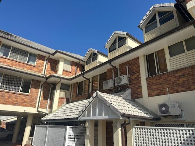 Body Corporate Window Cleaning Gold Coast