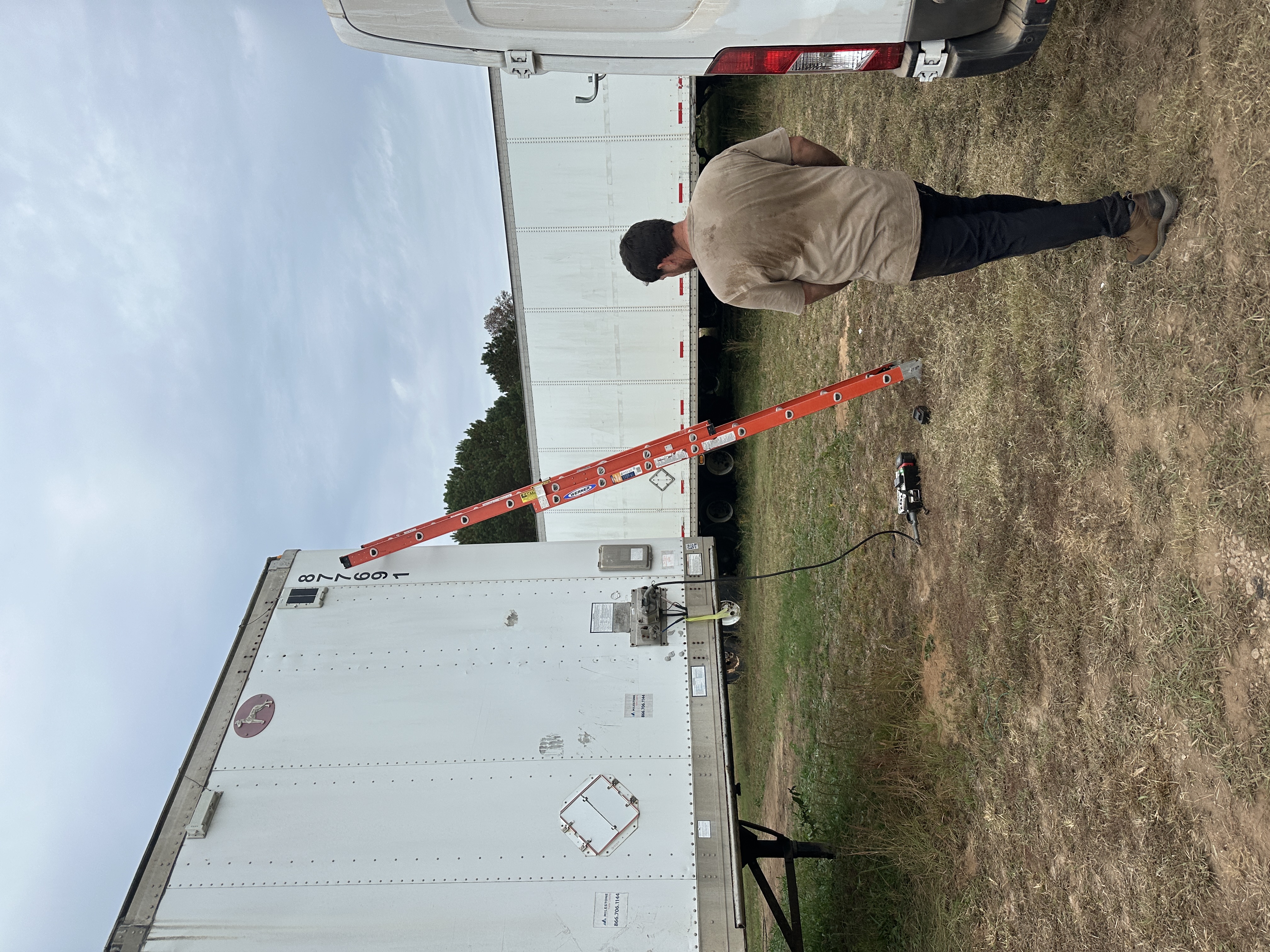 a photo of the Speedway Trailer Leasing LLC team in work