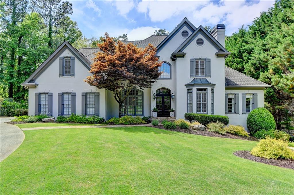 Traditional style stucco home in Foxworth neighborhood of Johns Creek Georgia