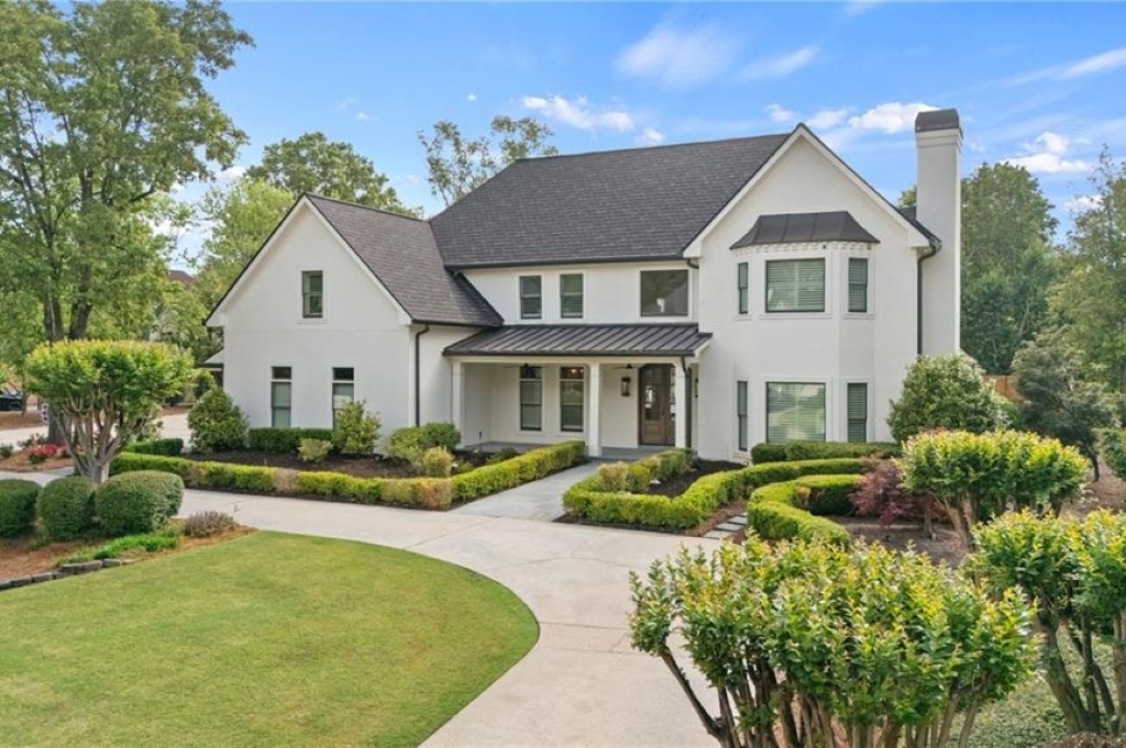 Clean white Johns Creek Home in Prestwick Subdivision