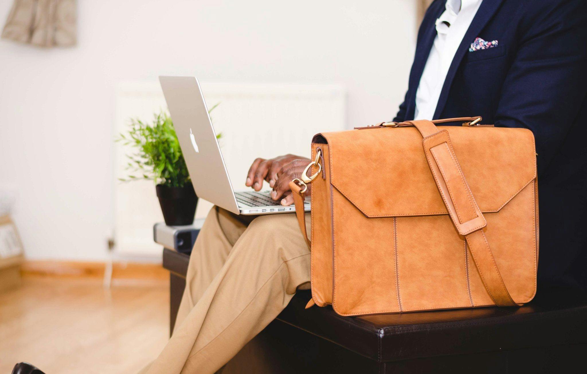 Briefcase full of cash for a quick house sale