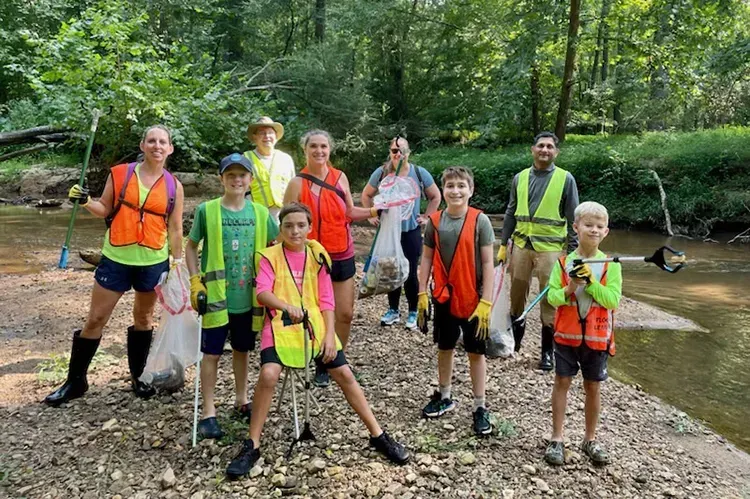 Johns Creek Clean up volunteer group