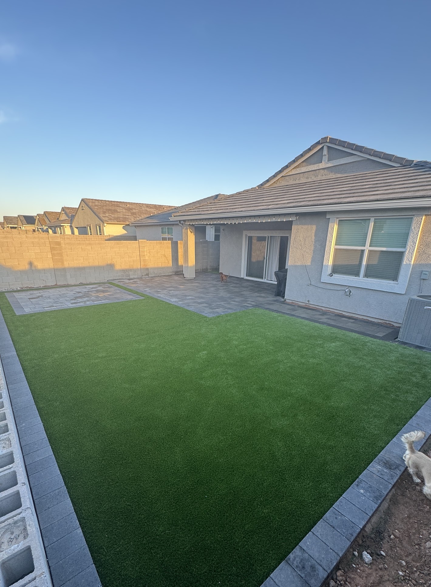 Beautiful Backyard With Artificial Turf Installation & Putting Green Field - Arizona