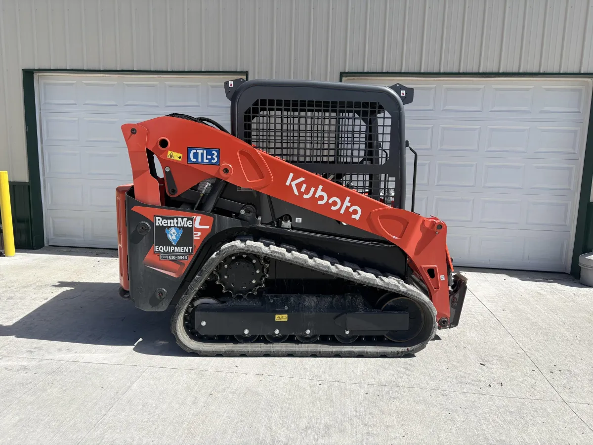 Skid steer available for rent at RentMe Equipment in Cincinnati Ohio