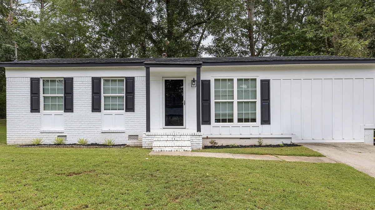 157 Country Walk Cir, Brunswick, GA 31525