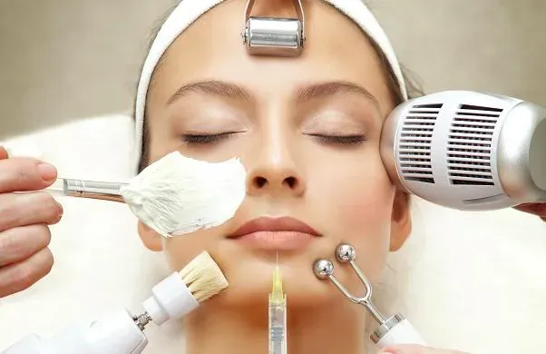 Tratamiento facial de skincare en AMADO CLINIC Miami
