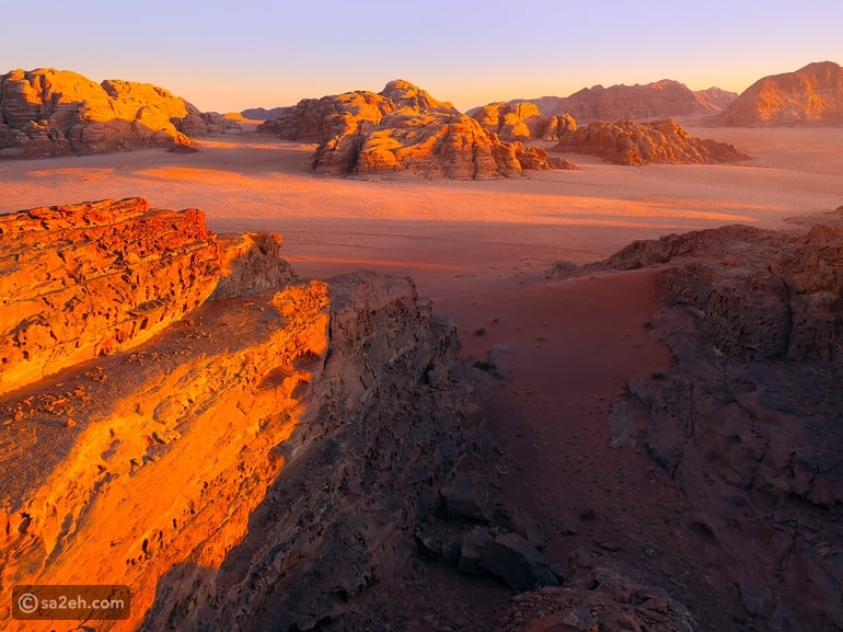 غروب وادي رم: لوحة فنية طبيعية تجذب السياح