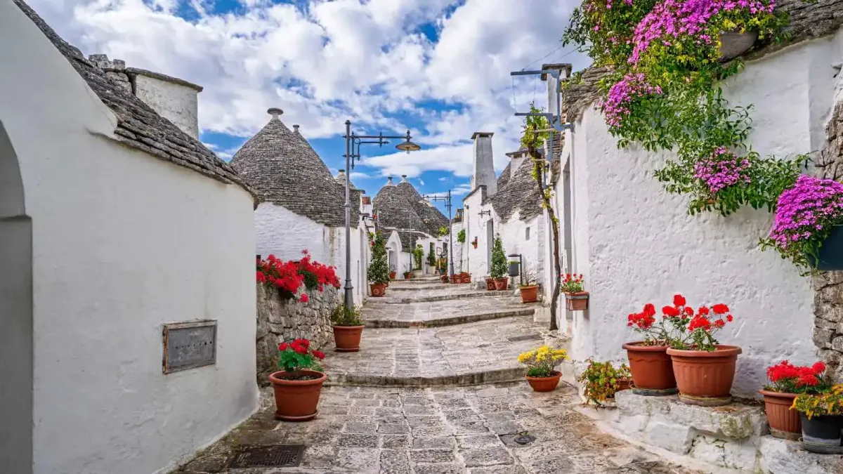 أجمل قرى إيطاليا التاريخية لوحات فنية من الخيال