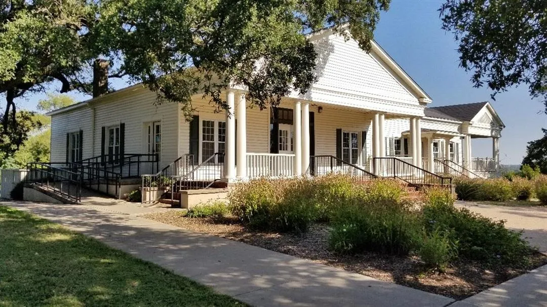 San Antonio Concrete builds and installs driveway