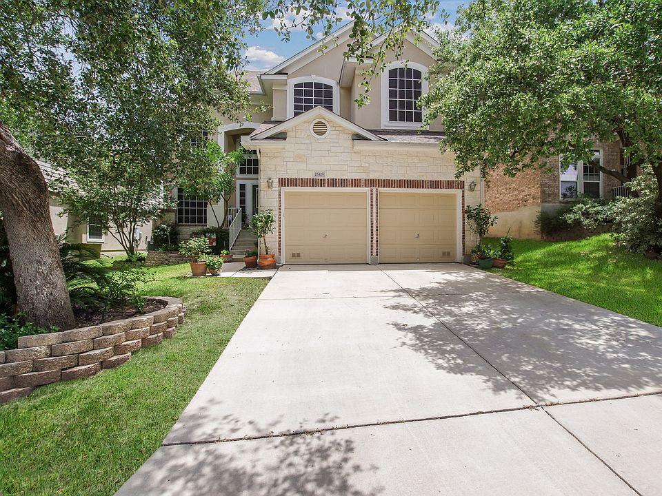 San Antonio Concrete builds and installs driveway