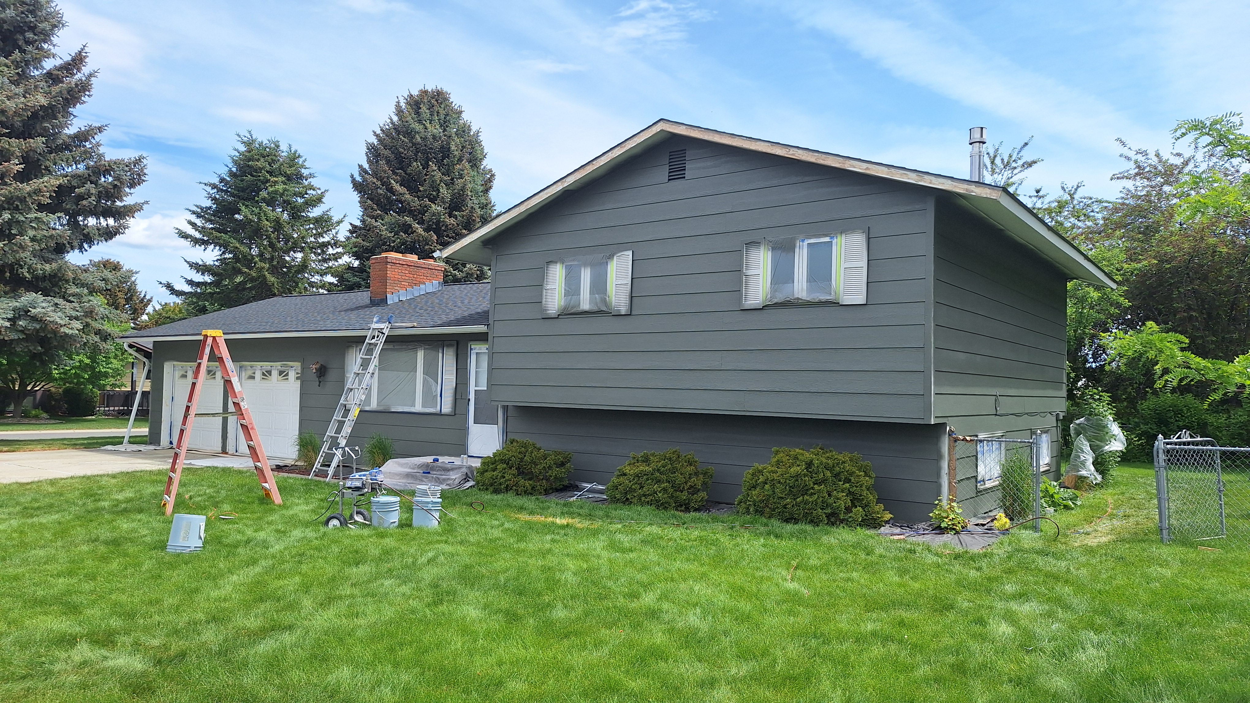 Exterior house painted with Emarald Sherwin Williams
