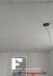 Trockenbau in Göppingen – abgehängte Decke vorbereitet für Spotbeleuchtung.