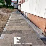 Bauarbeiten in Göppingen – Fundament freigelegt und Drainage angelegt.
