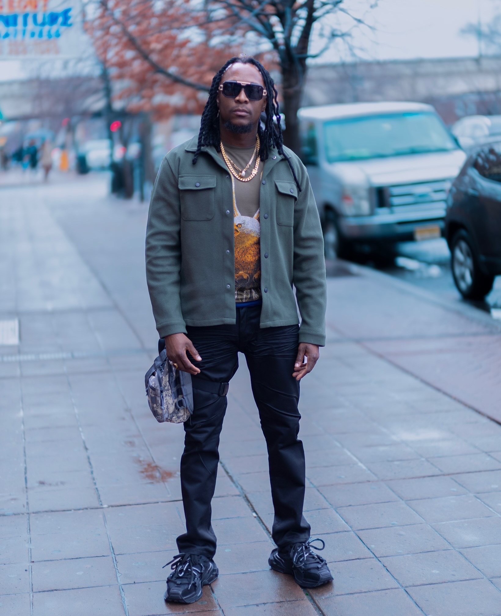 NOIR ECHO studio portrait