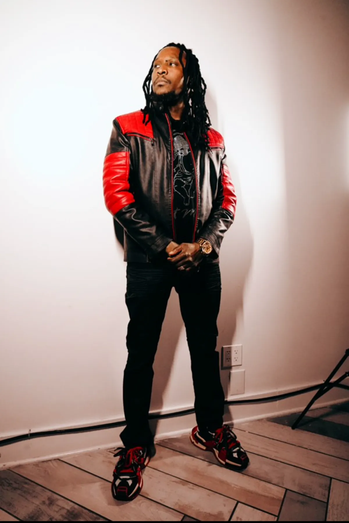 NOIR ECHO promotional photo against neon backdrop