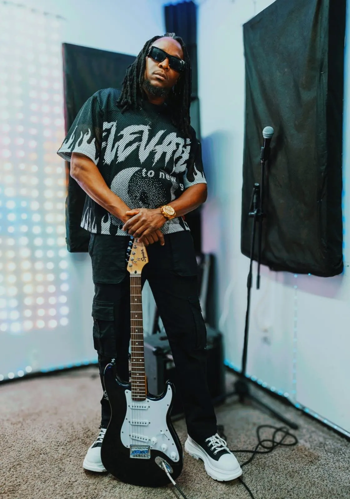 NOIR ECHO live on stage with lighting