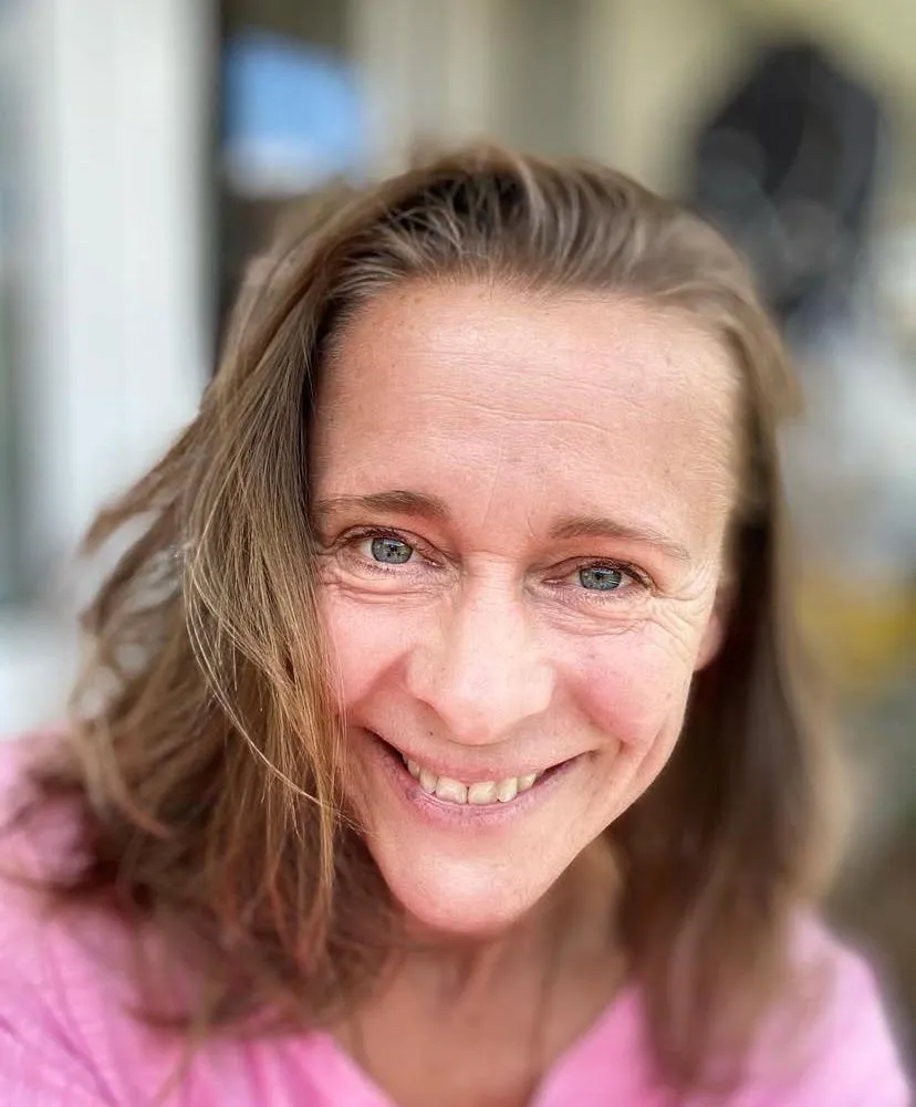 Kundenbewertung von Lifestyle Coach Nayeli R. über ihre Erfahrung mit authentischer Personal Branding Fotografie.