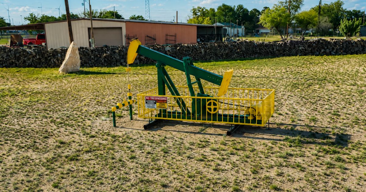Oil has been part of Forsan's story for generations. This uniquely colored pump jack represents the industry that played a significant role in the development of the community and continues to be an important part of the area's identity.