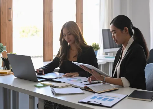 two easy close home buyers agents putting together a quote for a home owner 