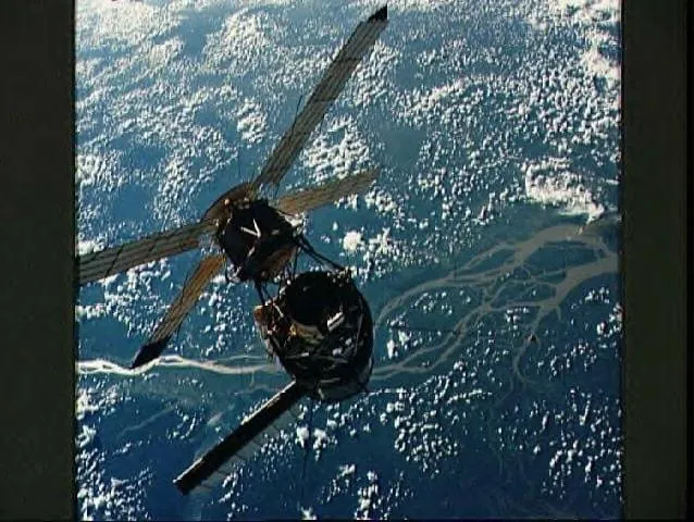 Side-by-side comparison of original and 4K restored spacecraft footage