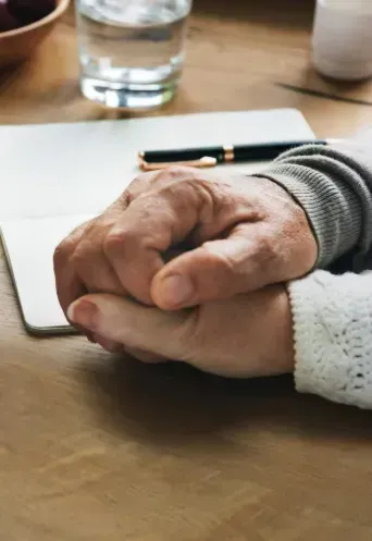 Cada bloque representa una protección clave del seguro de responsabilidad civil para empresas: construye tu negocio con seguridad.