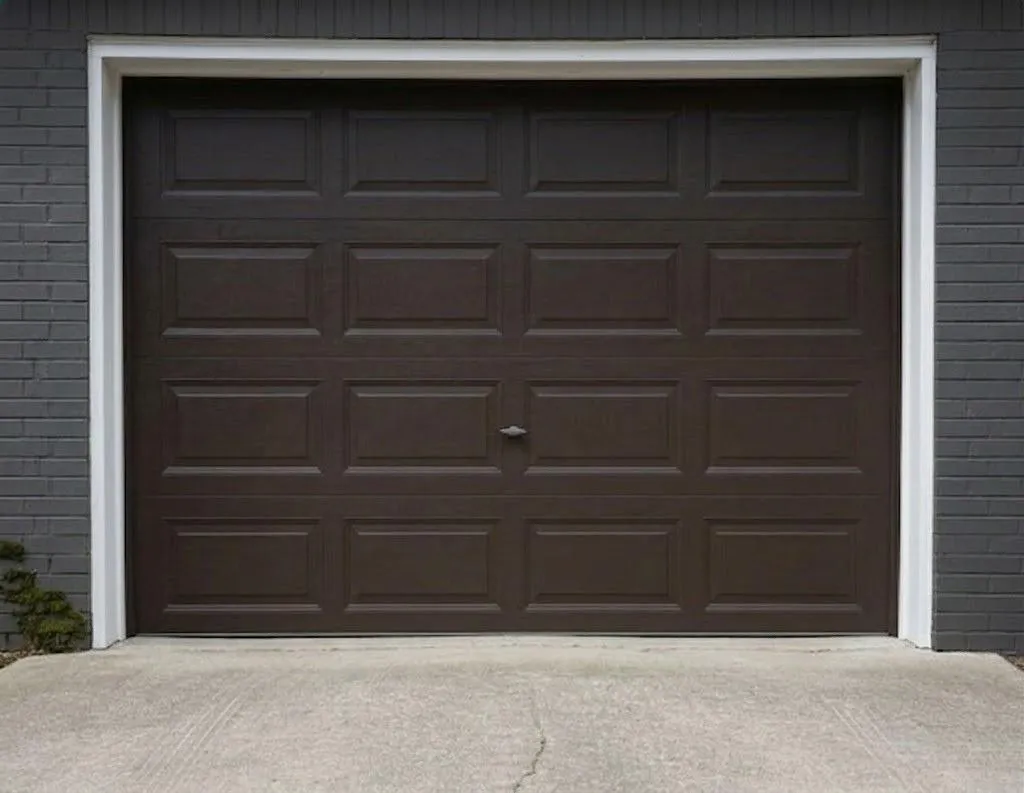 Garage door after cleaning