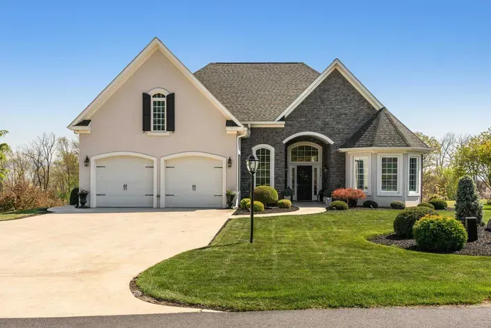 Dallas Concrete Pros builds and installs Driveway