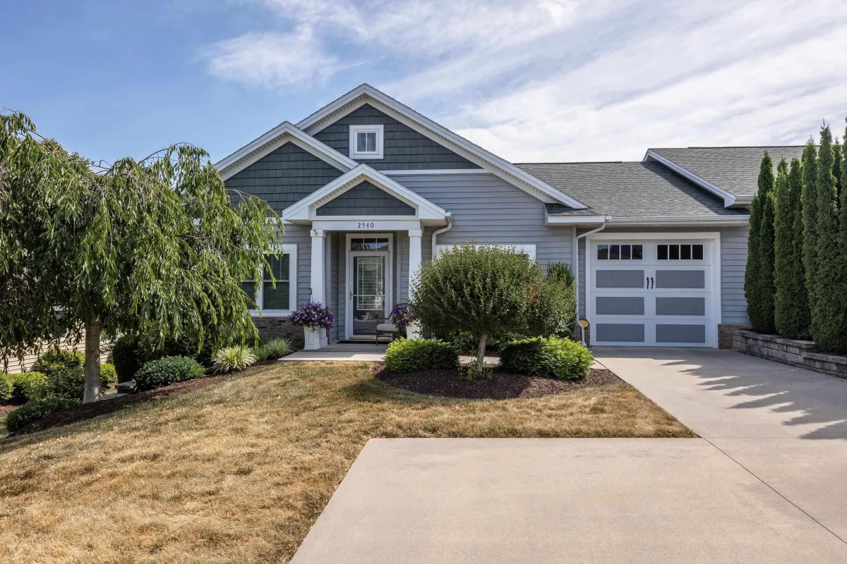 Dallas Concrete Pros builds and installs Driveway