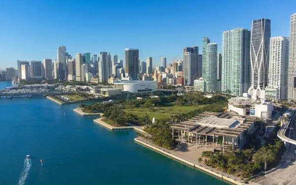 RoofNuts of Florida Miami service team