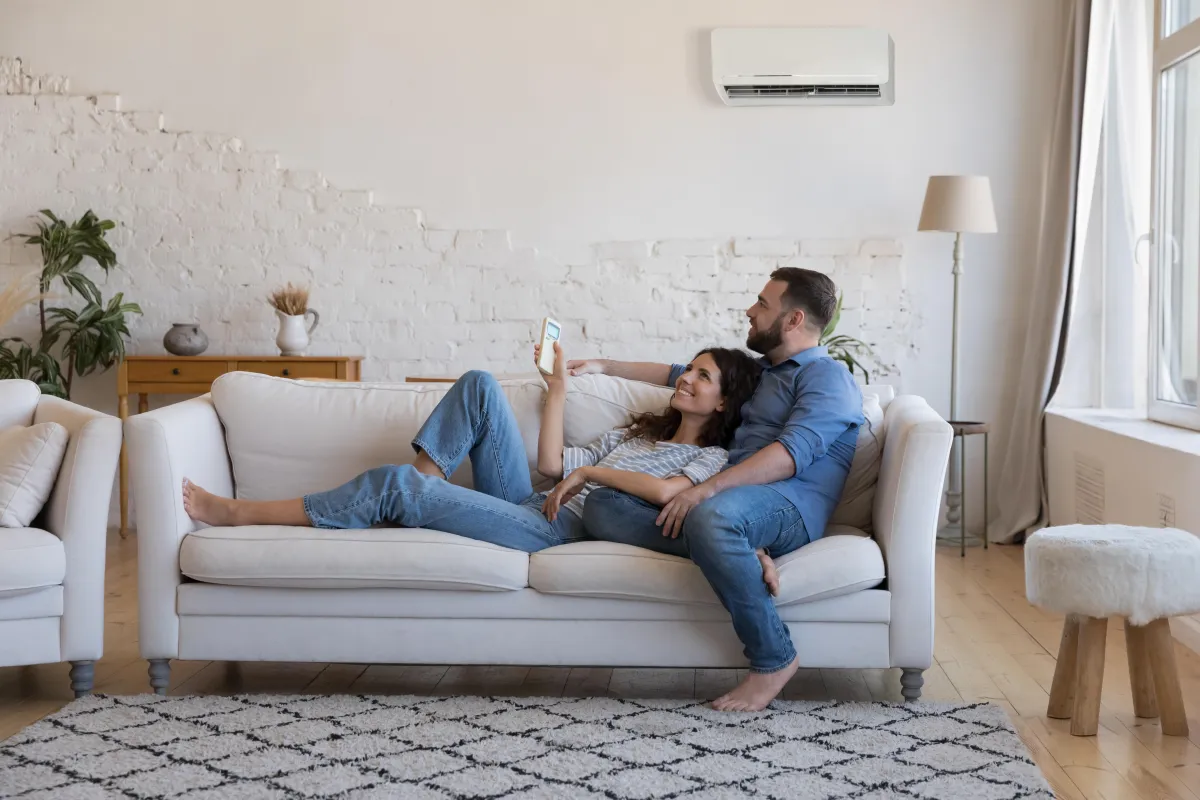 Soligo Air Florida Comfort Living Couple On The Couch