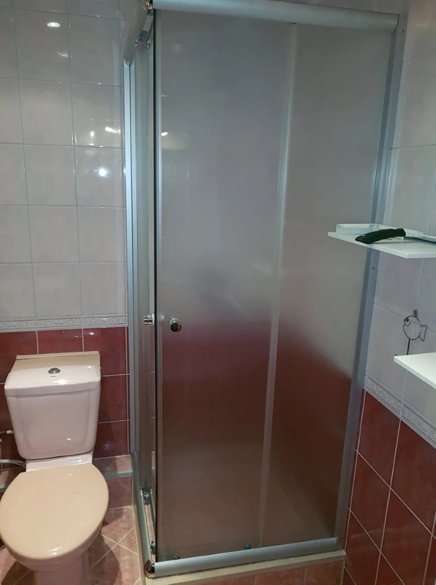 WC-poti ja duššinurga paigaldus ja ühendamine vee ja kanalisatsiooni süsteemidega
