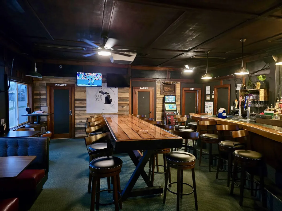 Lake Life Cabin Rentals | Restaurants |Au Gres