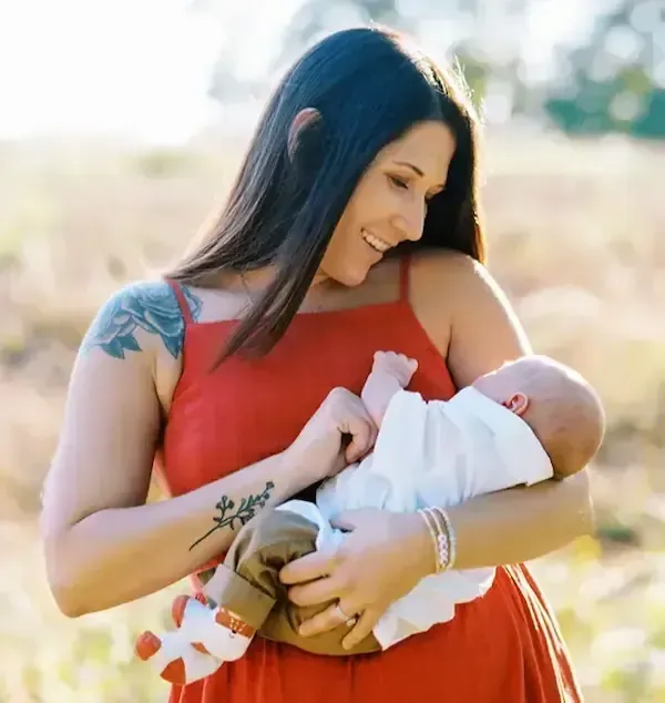 NICOLE - FIRST TIME MOM