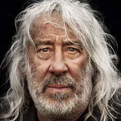 Michael Reynolds, creador de las Earthships y arquitecto especialista en viviendas autosustentables