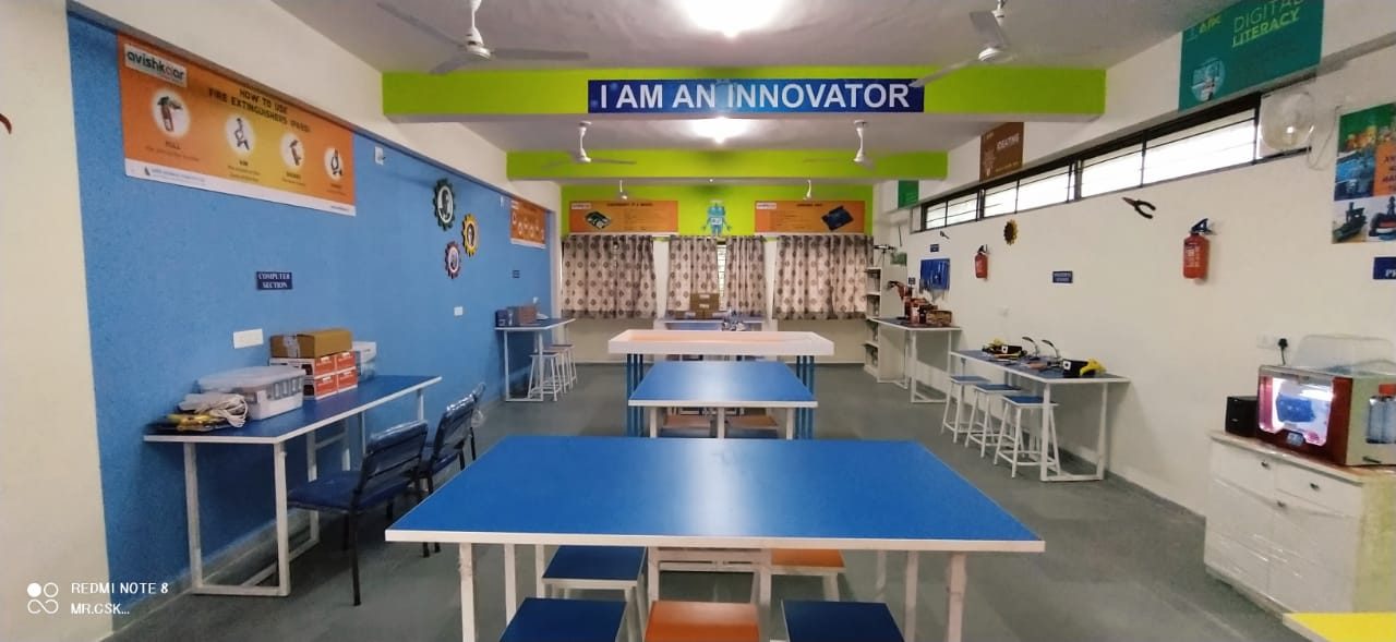Atal Tinkering Lab at Amrit Vidyalaya with student workstations and equipment