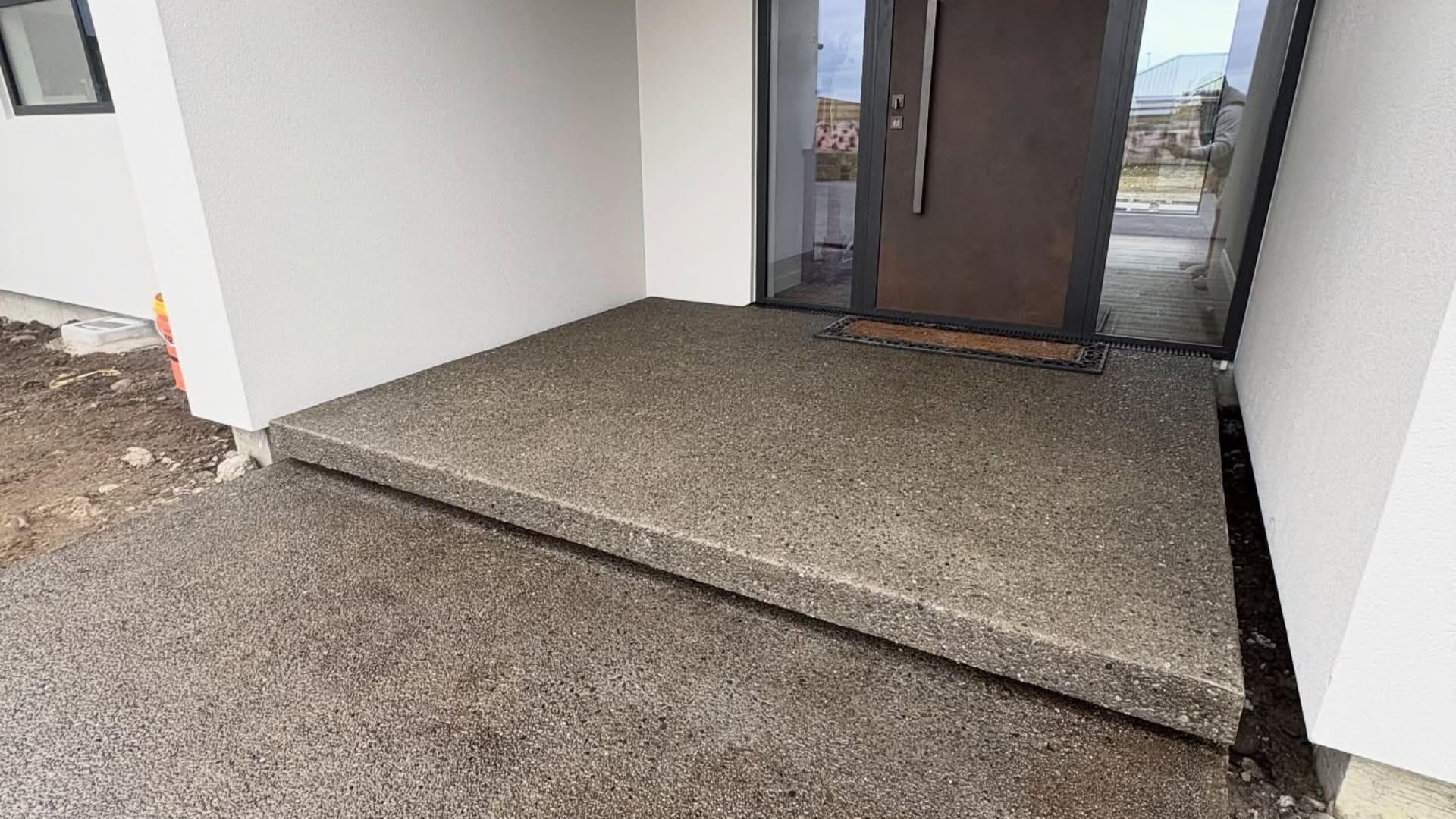 Exposed aggregate concrete Amberly 
