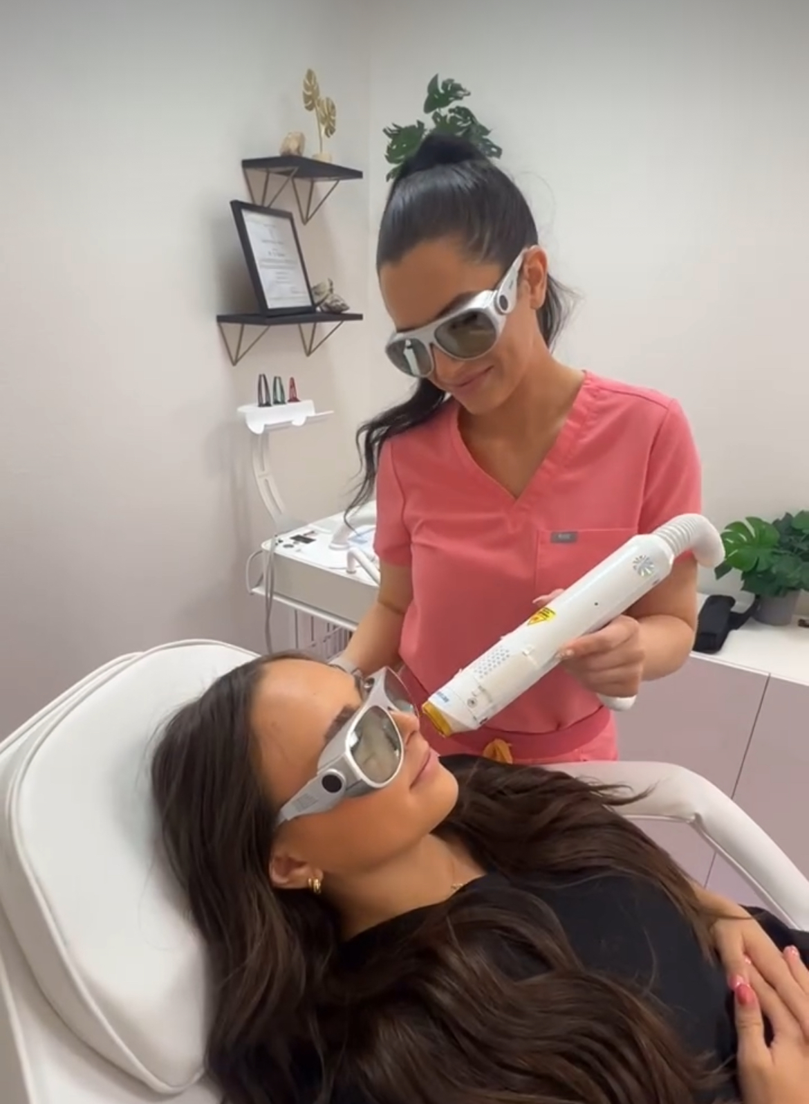 Visibly contoured body results following spa treatment