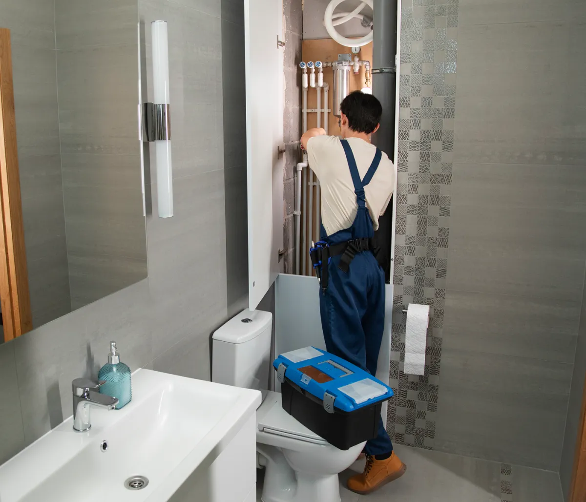 Bathroom remodeling result with modern layout and neutral tones