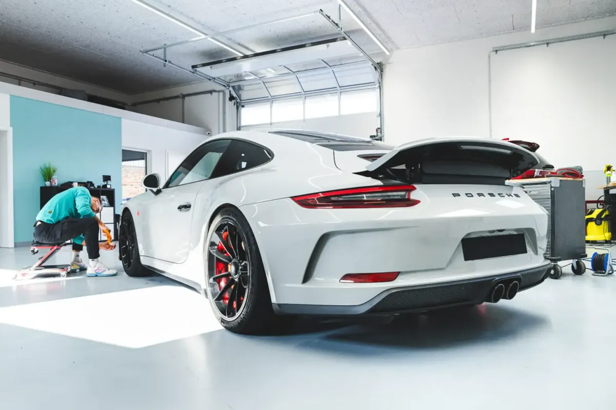 Schonende Handwäsche Fahrzeugaufbereitung Freiberg