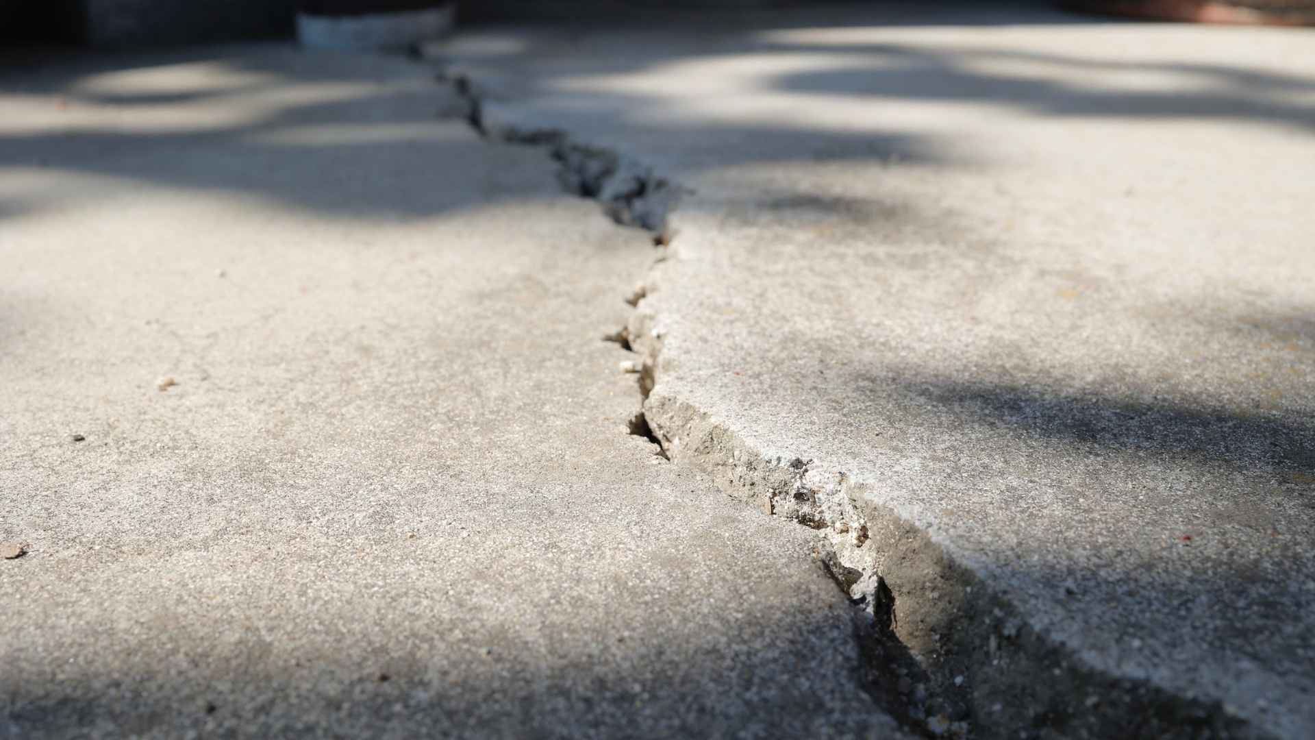 Concrete Driveway Repair Des Moines: Fix or Replace?