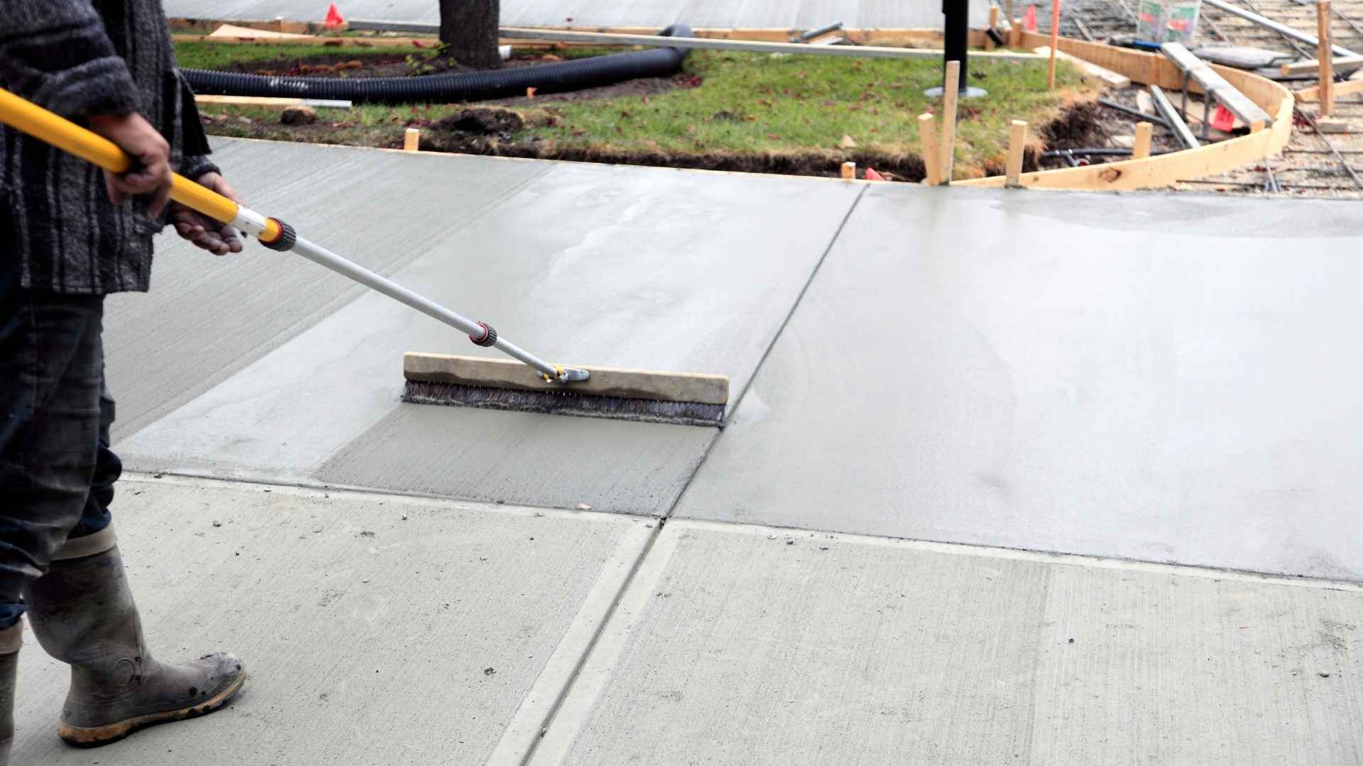 Why Do Concrete Driveways Crack in Iowa? Full Guide