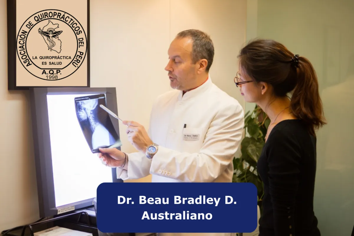 Doctor quiropráctico Beau Bradley realizando un ajuste quiropráctico a una paciente en su consultorio.