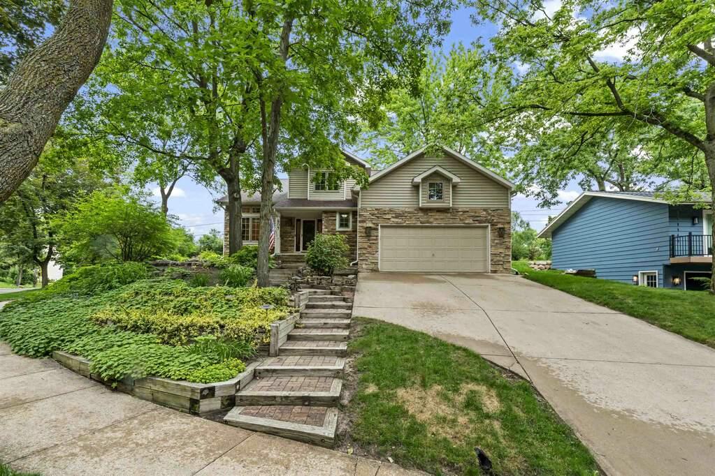 Boca Raton Concrete builds and installs pool deck.