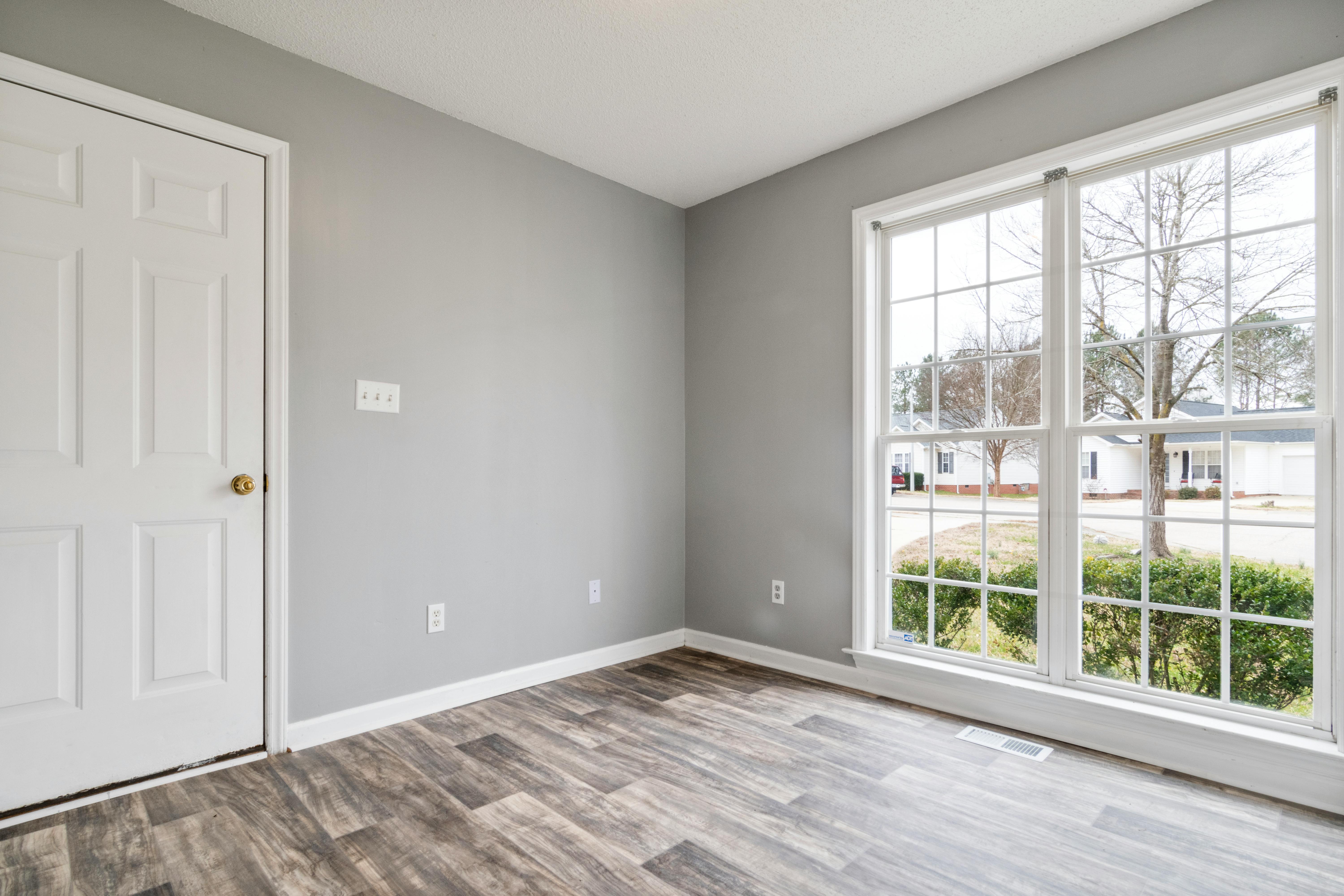 You deserve a home office that is comfortable and clean so that you can do your best work