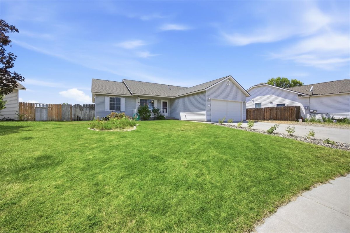 Exterior view of 8412 Holborn Ln, Pasco, WA