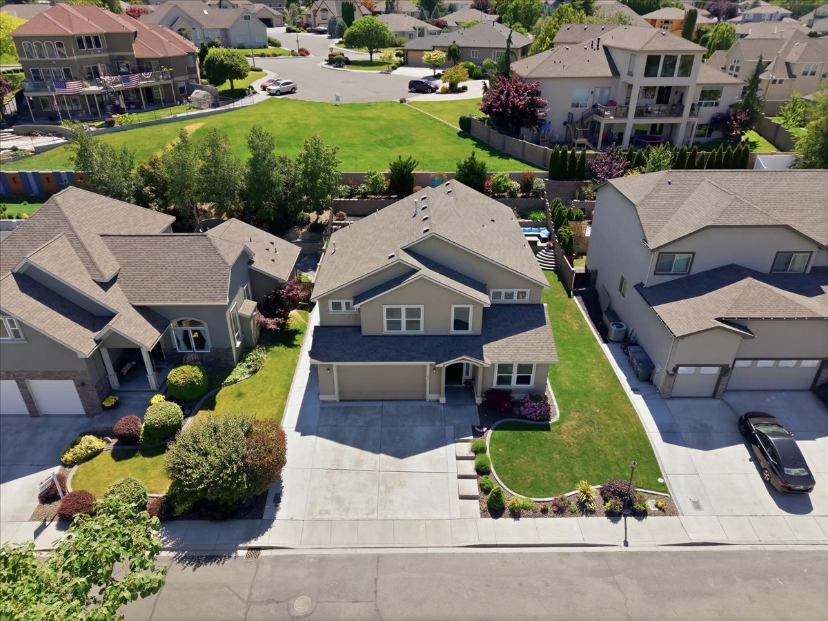 Tri-Cities, WA home seller reviewing comparable sales, sold-to-list price ratios, pending homes and active listings to determine a realistic selling price.